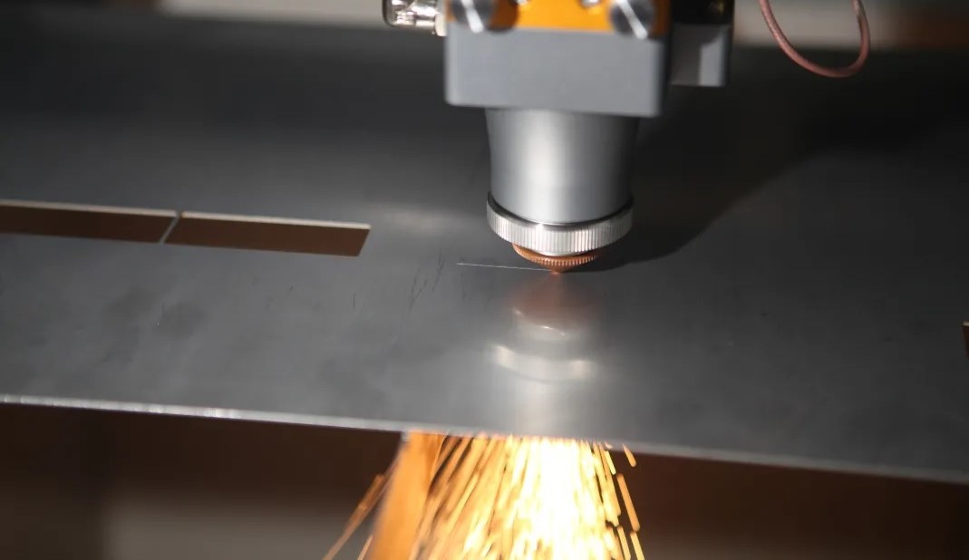 metal laser cutting